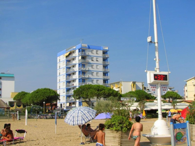 Beach 5, Modern Beachfront Stay With Parking, Venezia