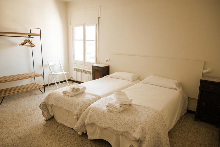 Bedroom 2, Flora, Girona