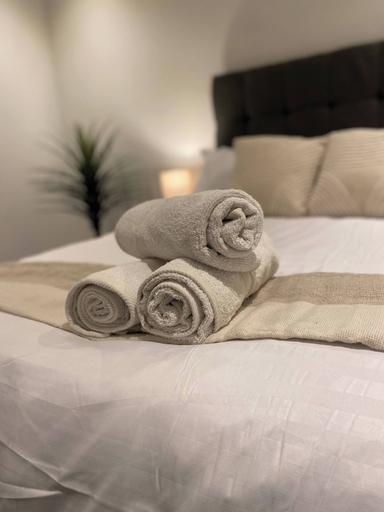 Room 5, The Dyche-parking-local Attractions-fast Wi-fi, Manchester