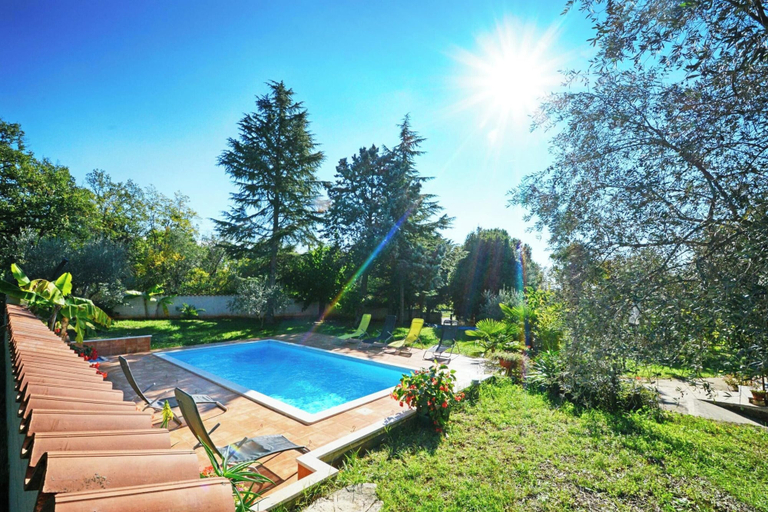 Pool 5, Flat With Pool Close to Kanegra Beach, Umag