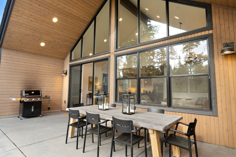 Room 2, 4BR Forest View Game Room Hot Tub Firepit BBQ, Kittitas