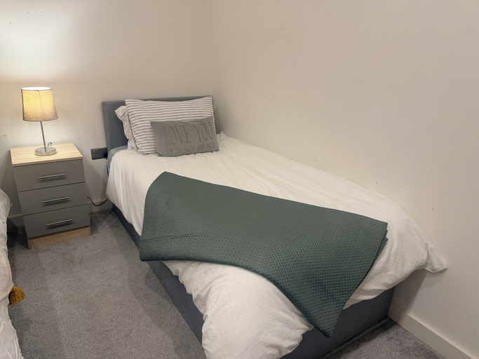 Room 4, Longstay Family & Contractor, Wi-fi, Discounts, Bradford
