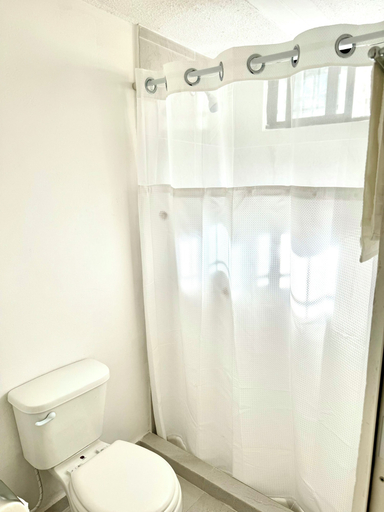 Bathroom, El Departamento Lunero, Isla Mujeres