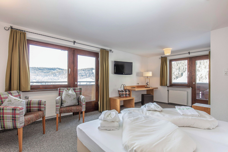 Bedroom 3, Hotel Falknerhof, Imst