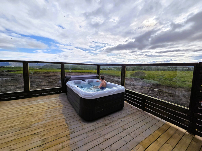 Outdoor spa tub, Northern Lights Cabin - Syðribrú, Grímsnes- og Grafningshreppur