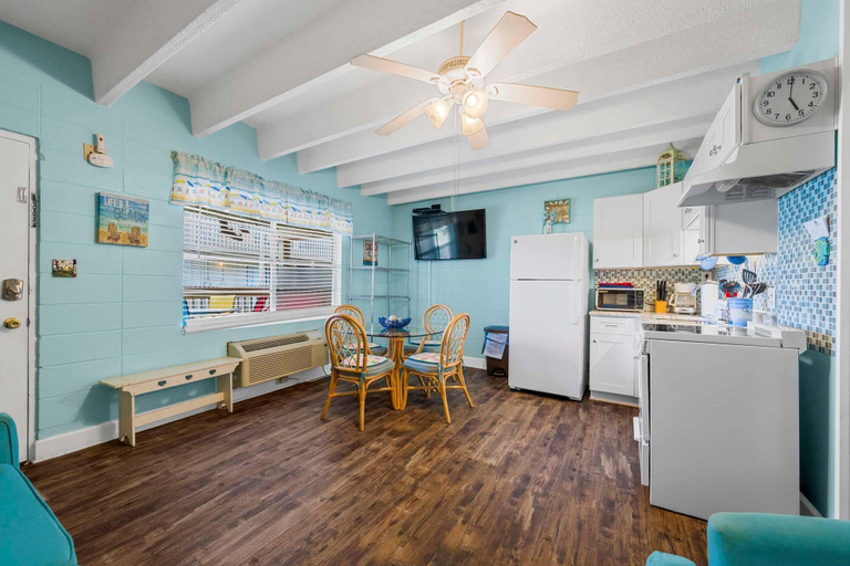 Private kitchen 5, Gulf Village 101, Baldwin