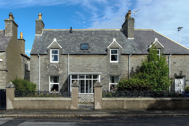 Exterior & Views