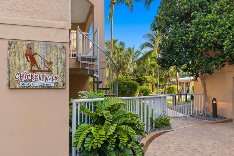 5, Resort View 1BR Suite With Direct Pool Access, Monroe