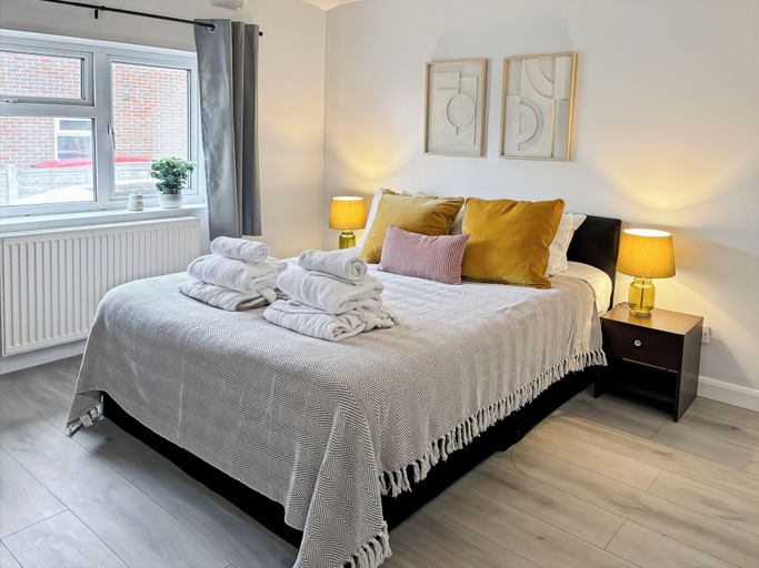 Interior 2, Cozy Hideaway With Hot Tub & Sauna Sleeps 7, East Sussex