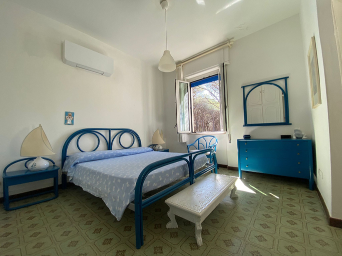 Room 3, Splendid Detached Villa, Near the sea, Nuoro