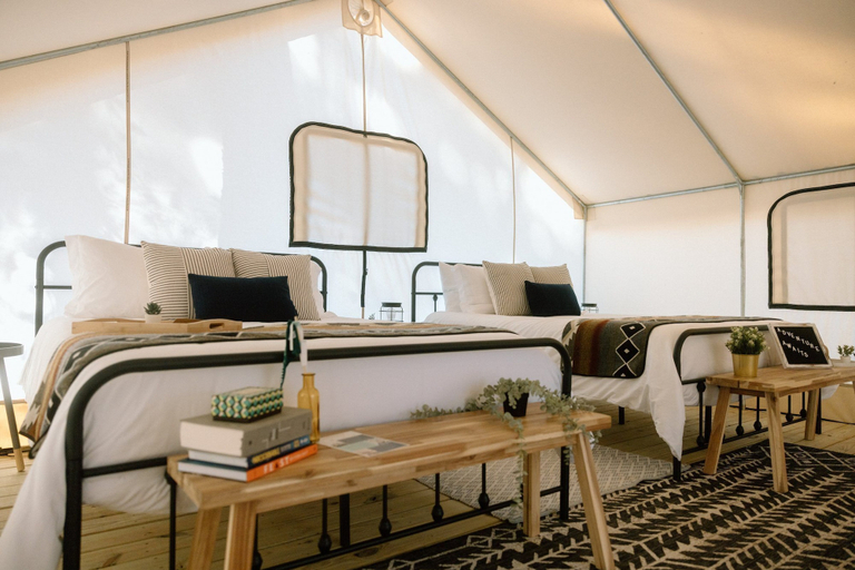 Room 2, Timberline Glamping River Forks, Hall