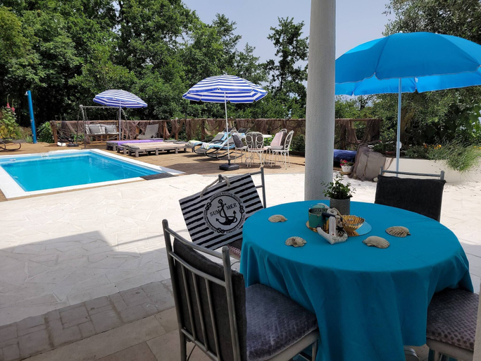 Outdoor dining 2, Apartment With Heated Pool Jacuzzi sea View, Lovran