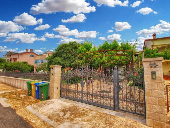 Property grounds 4, Ground Floor Retreat With bbq, Rovinj