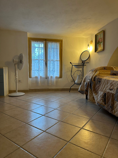 Room 5, Casa Mamma Rosetta, one Step Away From the Sea, the Mountains and the Cycle Path, Imperia