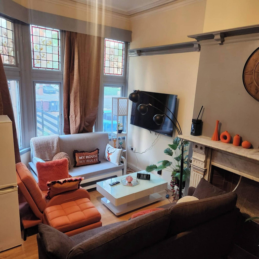 Others 3, Charming Victorian Apartment in Central Wolverhampton, Wolverhampton