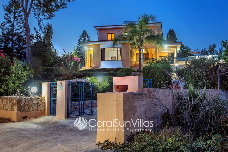 Exterior & Views 2, Exceptional Large Villa, Free Heated Pool 1 NOV - 15 Jan, Privacy,prime Location
