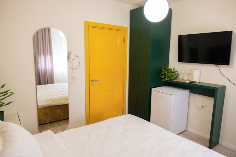 Room 5, Room-three Doors Apartments, Papaya 1-be, Tirana