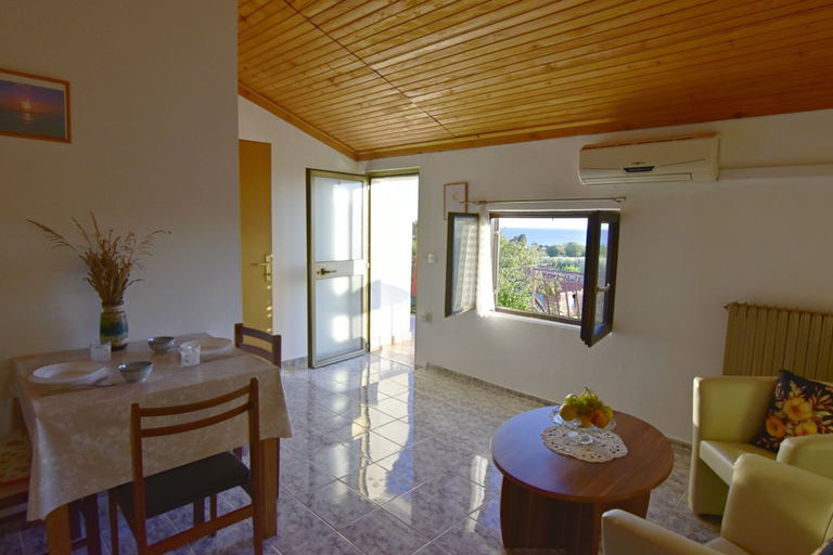 Living room 2, Shared Gardened Accommodation With bbq and sea View, Umag