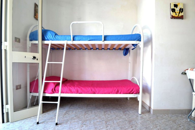 Room 3, Alba Two-room Air-conditioned Holiday Home for 4 Guests, Lecce