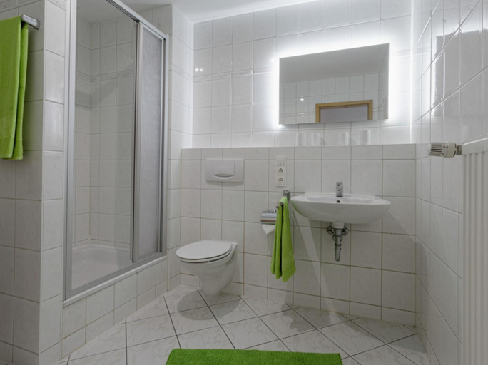 Bathroom 2, Haus Strandeck Apartment Südstrand 17, Vorpommern-Rügen