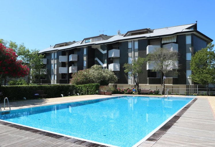 Pool 2, Cozy Flat With Pool in Lignano, Udine