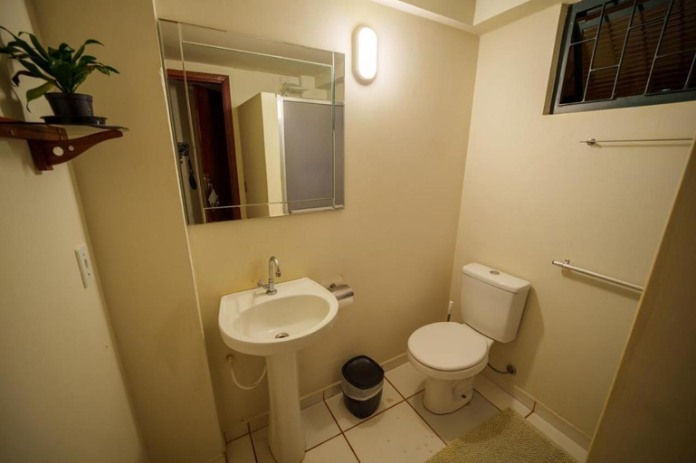 Bathroom 4, Hotel Chales Gramado, Águas de Santa Bárbara
