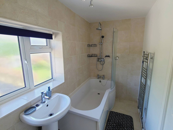 Bathroom 3, Rusper Retreat - Gatwick, West Sussex