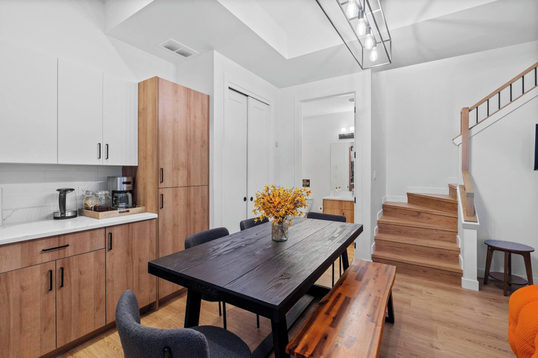 Dining room, Luxurious Large 3 Bedroom Loft Saskatchewan Drive, Division No. 11