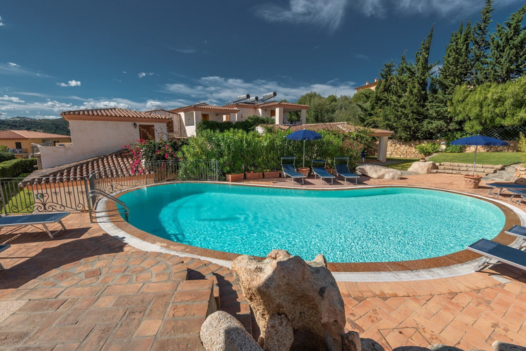 Pool 2, Stunning Residence Bouganvillage N1325, Nuoro