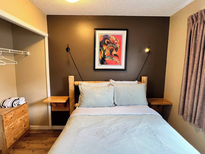 Room 3, Mountain View 3br Loft Walk To Dt King Fireplace, Division No. 15