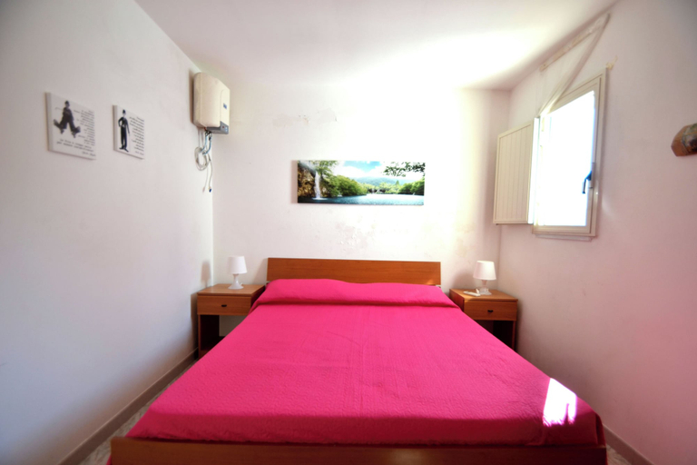 Room 2, Alba Two-room Air-conditioned Holiday Home for 4 Guests, Lecce