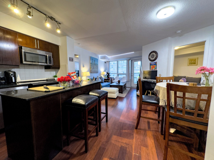 Living room 5, Downtown Toronto-2 Baths-sleeps 8-parking-pool-gym, Toronto