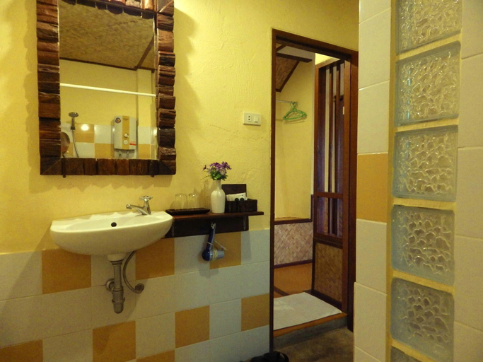 Bathroom 4, Pura Vida Pai Resort, Pai