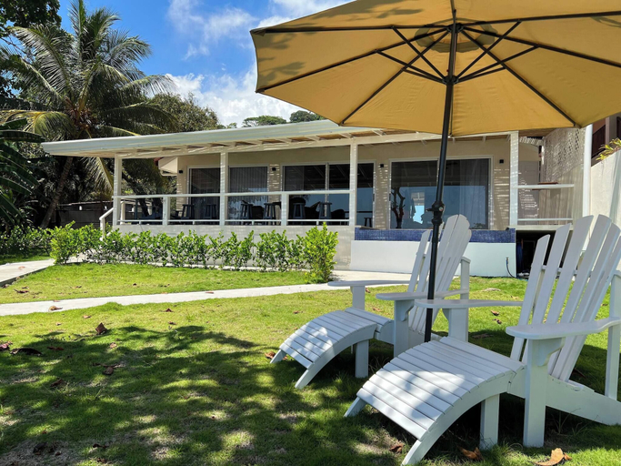 Living area 2, Backyard Beach House Oceanfront Luxury 5 Bdr, Garabito