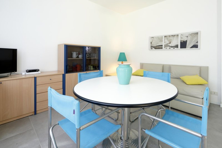 Dining room 4, Charming villa with garden and BBQ, 200m to sea, Udine