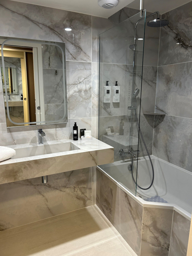 Bathroom 4, Hostellerie Du Royal Lieu, Oise