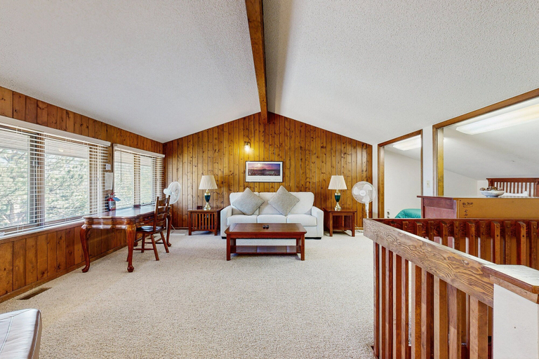 Living area 2, Comfortable Home With Breathtaking Mountain Views and High-speed Wifi, Larimer