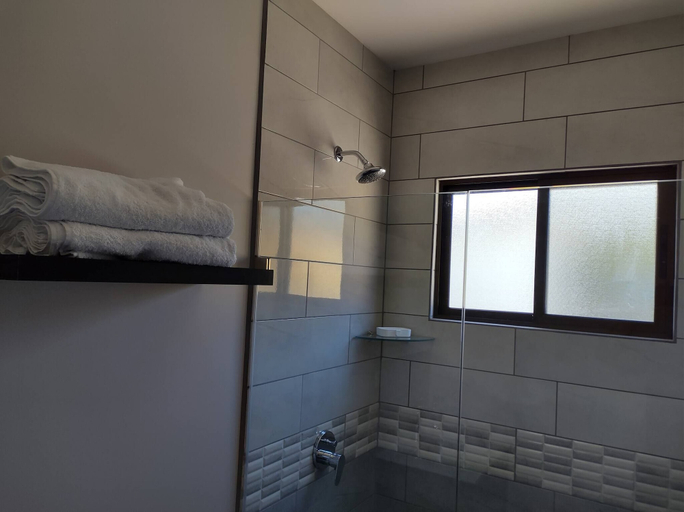 Bathroom 2, #1 New & Modern 2 bed Suite With Shared Pool, Liberia