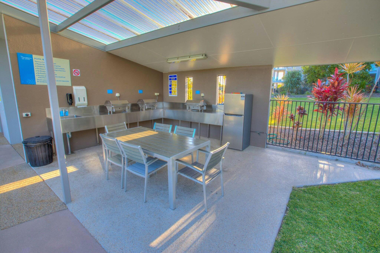 Food & Drinks 5, Pavillions on 1770, Miriam Vale