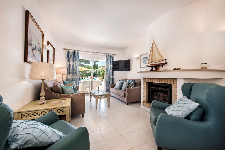 Living room 3, 4 Bedrooms Private Pool Close To All Amenities, Loulé