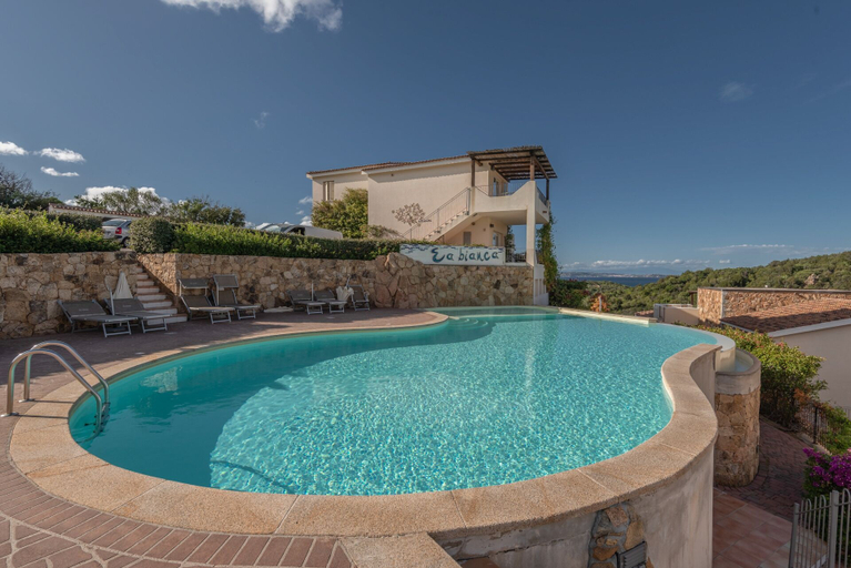 Pool 5, Elegant Residence 2 Bedroom With Sea View Extra Bed Available, Olbia-Tempio