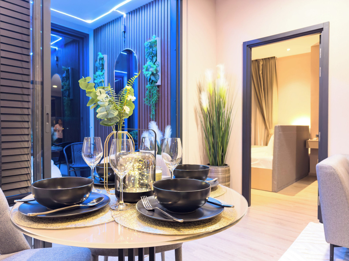 Dining room 3, Luxury 2 Bed Room Sea View With Large Bath Tub In Balcony, Pattaya