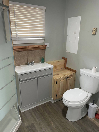 Bathroom 3, Oakhill Oasis Guest House, Charlotte