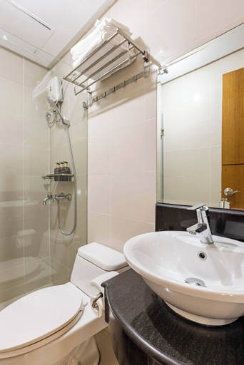 Bathroom 5, Luxurious Studio in Mckinley Hill With City View, Taguig