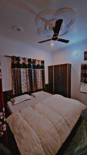 Room 4, Hotel New Priya Sersi, Rudraprayag