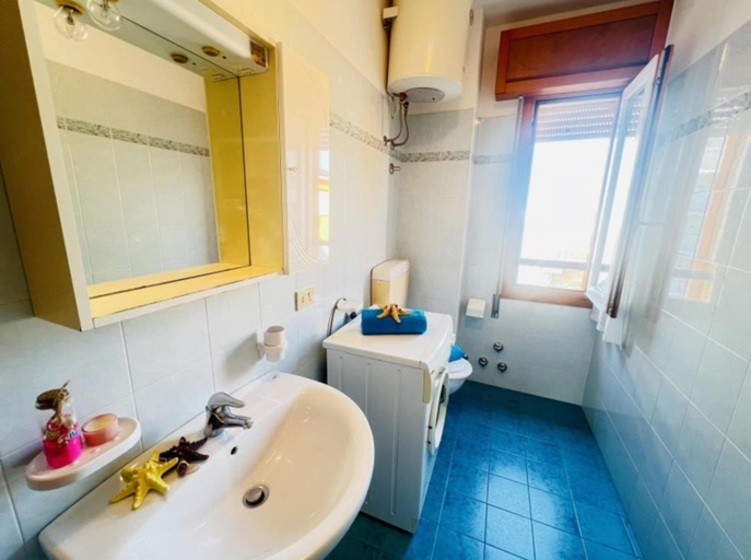 Bathroom, Colorful Flat in Bibione-beahost, Venezia