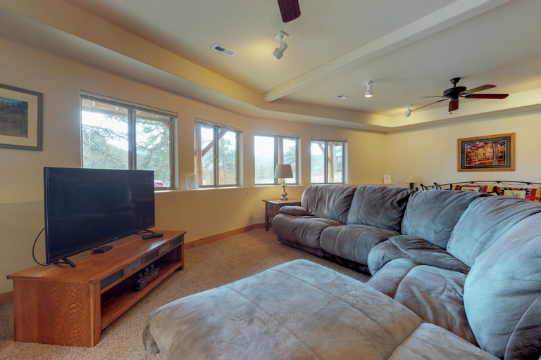 Living area 2, Charming Updated Cabin With Full Kitchen, Wifi, Central AC, Fireplace & Deck, Larimer