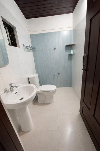 Bathroom 3, Misty D Silver, Idukki