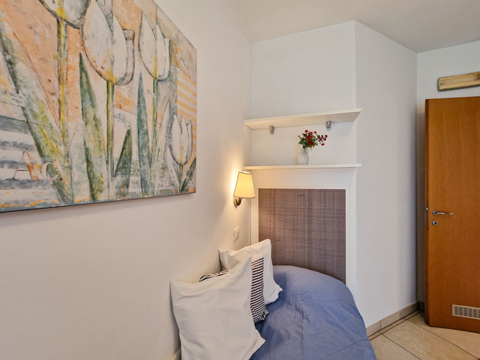Room 4, Modern Three Room Flat With Pool, Venezia