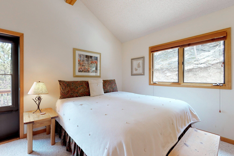 Room 3, Great Location Near National Park & Town With a Deck & Mountain View, Larimer